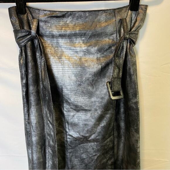 Think Tank Women’s Faux Leather Mini Skirt Size 4 Silver Reptile Print Belted - Picture 3 of 13